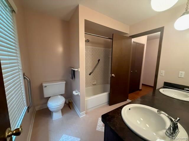 14322 Four Lakes Drive, Sterling Heights, MI 48313