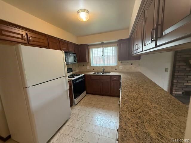 14322 Four Lakes Drive, Sterling Heights, MI 48313