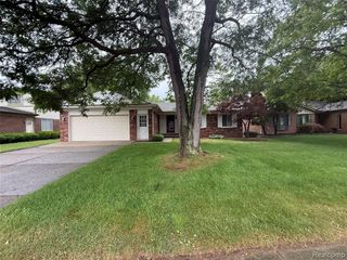 14322 Four Lakes Drive, Sterling Heights, MI 48313