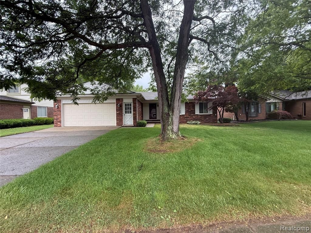 14322 Four Lakes Drive, Sterling Heights, MI 48313