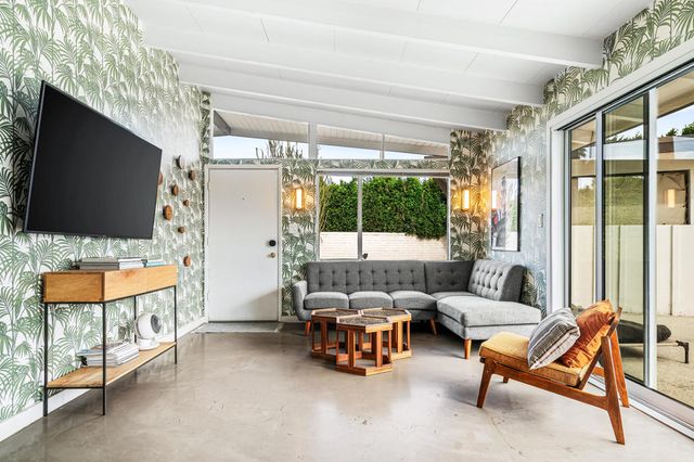 1655 Tamarisk Road, Palm Springs, CA 92262