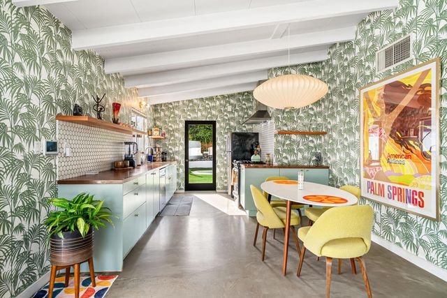 1655 Tamarisk Road, Palm Springs, CA 92262