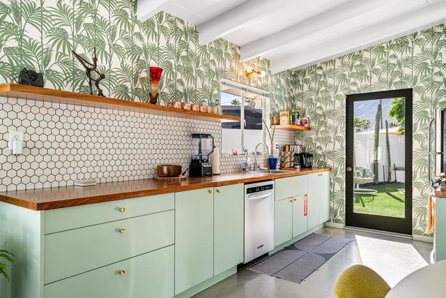 1655 Tamarisk Road, Palm Springs, CA 92262