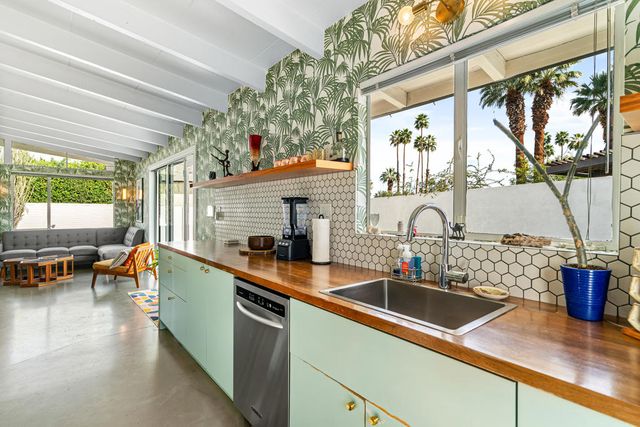 1655 Tamarisk Road, Palm Springs, CA 92262