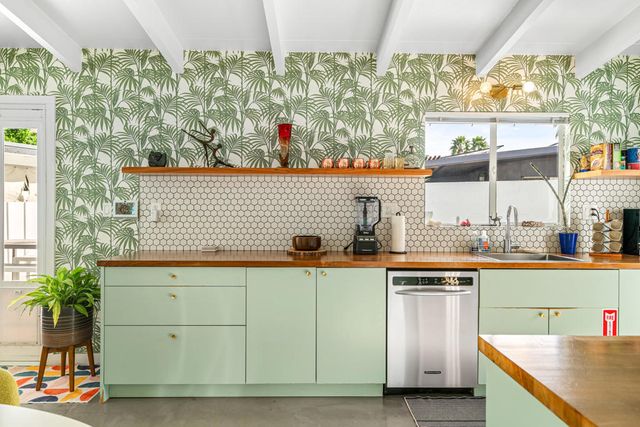 1655 Tamarisk Road, Palm Springs, CA 92262