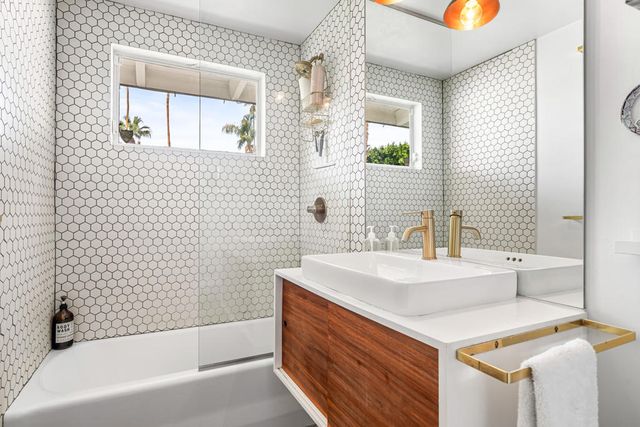 1655 Tamarisk Road, Palm Springs, CA 92262