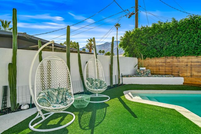 1655 Tamarisk Road, Palm Springs, CA 92262