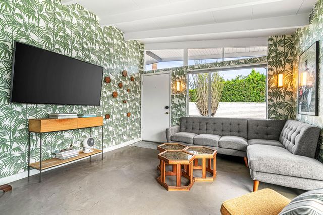 1655 Tamarisk Road, Palm Springs, CA 92262