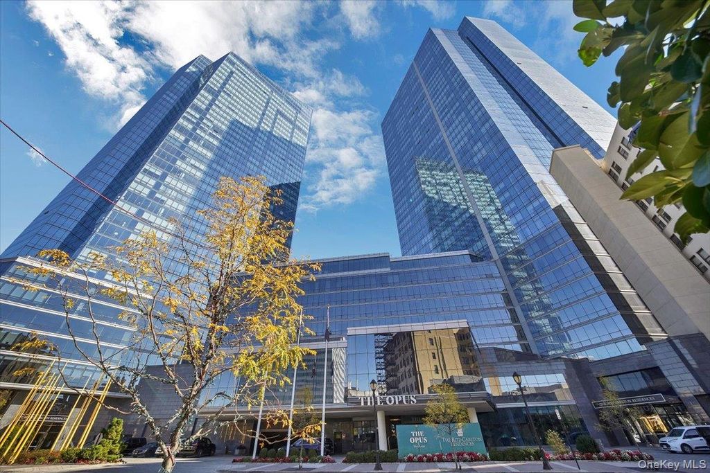 1 Renaissance Square V6G, White Plains, NY 10601 — exterior