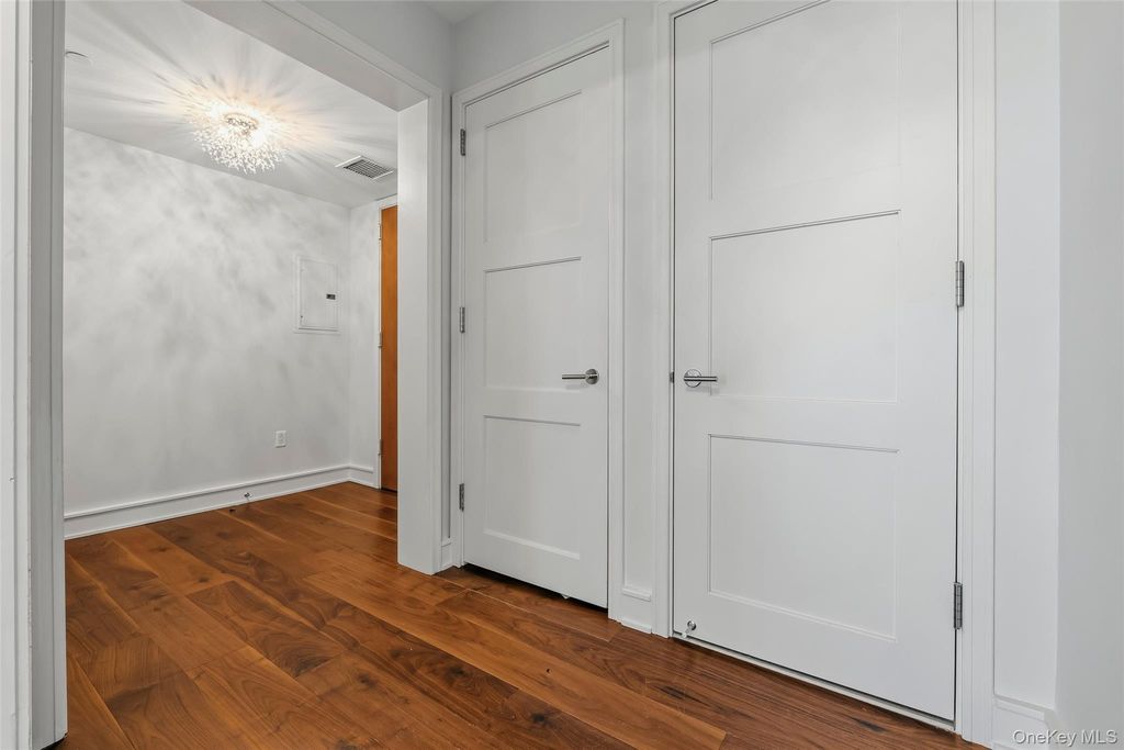1 Renaissance Square V6G, White Plains, NY 10601 — photo 2