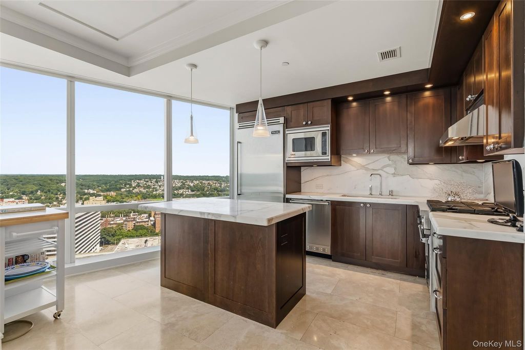 1 Renaissance Square V6G, White Plains, NY 10601 — photo 4