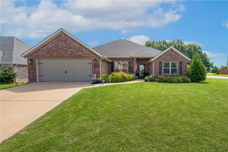 3707 N 2nd Place, Rogers, AR 72756