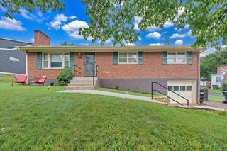 1129 STOUTAMIRE DR, Salem, VA 24153
