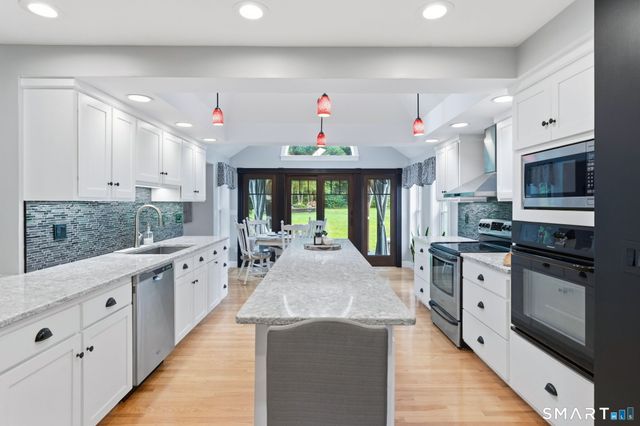 1 Webster Heights, Cromwell, CT 06416