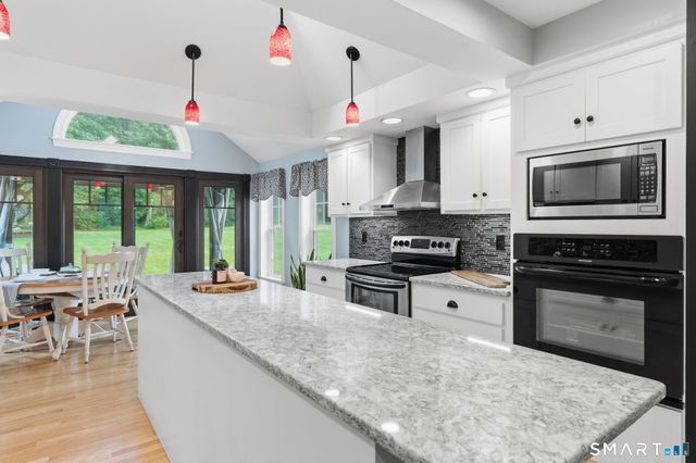 1 Webster Heights, Cromwell, CT 06416