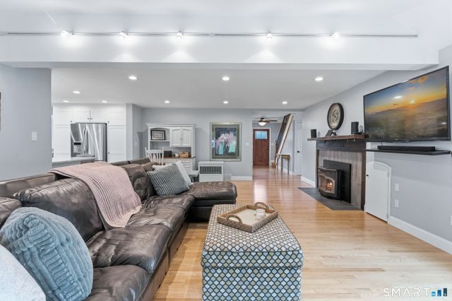 1 Webster Heights, Cromwell, CT 06416