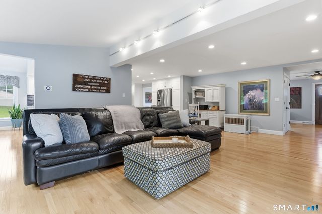1 Webster Heights, Cromwell, CT 06416