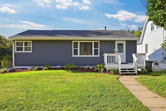 227 29th Avenue SW, Cedar Rapids, IA 52404