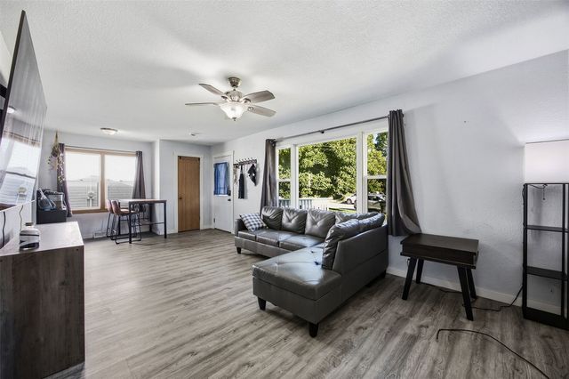 227 29th Avenue SW, Cedar Rapids, IA 52404