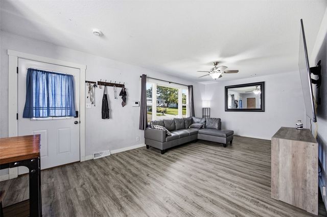 227 29th Avenue SW, Cedar Rapids, IA 52404