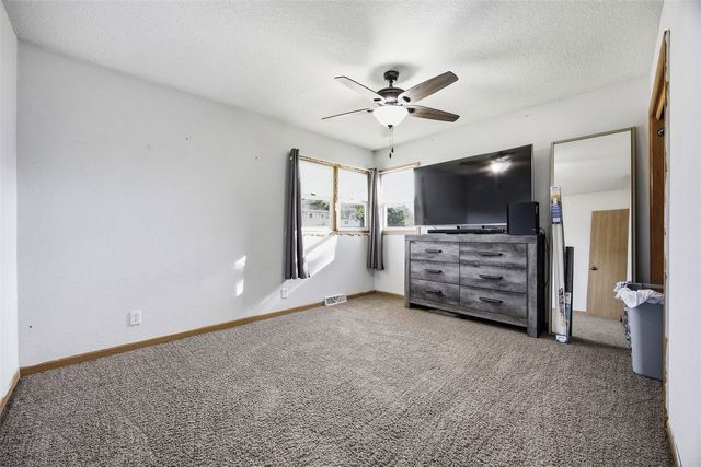 227 29th Avenue SW, Cedar Rapids, IA 52404