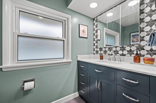 10529 W Grantosa DRIVE, Wauwatosa, WI 53222