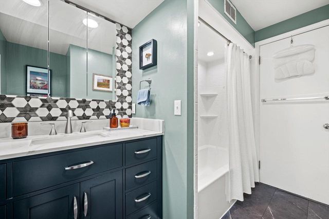 10529 W Grantosa DRIVE, Wauwatosa, WI 53222