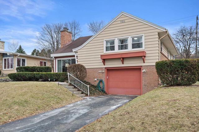 10529 W Grantosa DRIVE, Wauwatosa, WI 53222