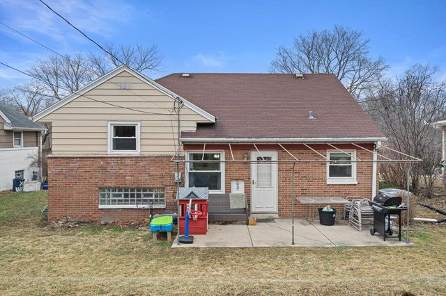 10529 W Grantosa DRIVE, Wauwatosa, WI 53222