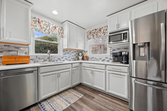 10529 W Grantosa DRIVE, Wauwatosa, WI 53222