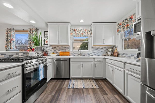 10529 W Grantosa DRIVE, Wauwatosa, WI 53222