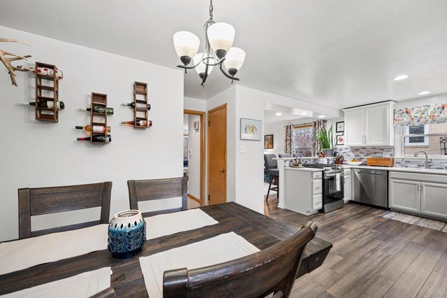 10529 W Grantosa DRIVE, Wauwatosa, WI 53222