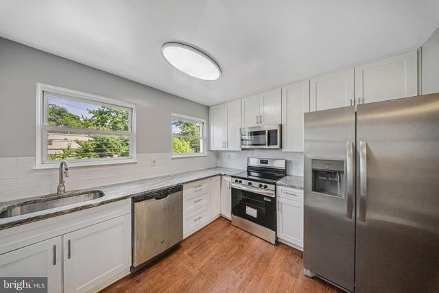 907 BARNABY ST SE, Washington, DC 20032