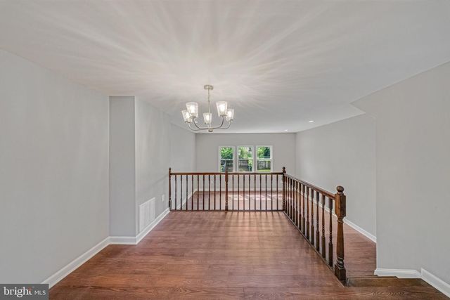 907 BARNABY ST SE, Washington, DC 20032