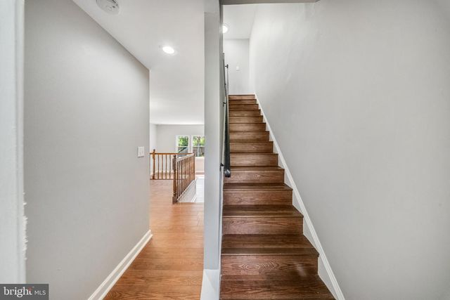907 BARNABY ST SE, Washington, DC 20032
