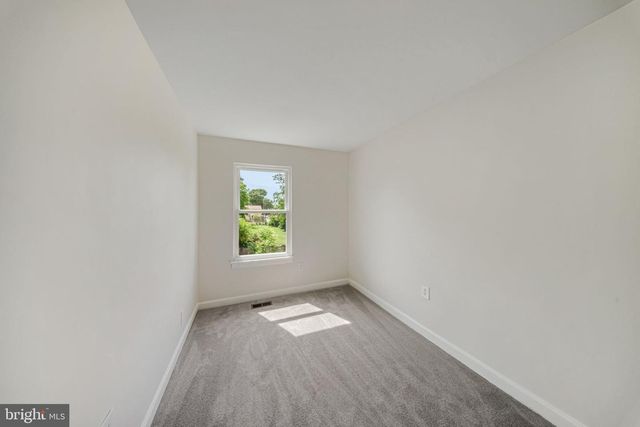 907 BARNABY ST SE, Washington, DC 20032