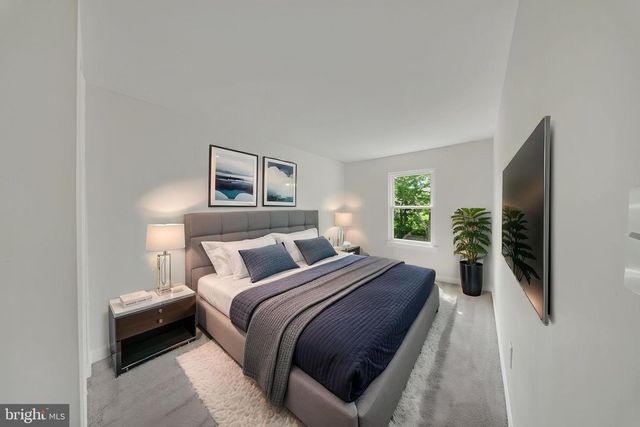 907 BARNABY ST SE, Washington, DC 20032