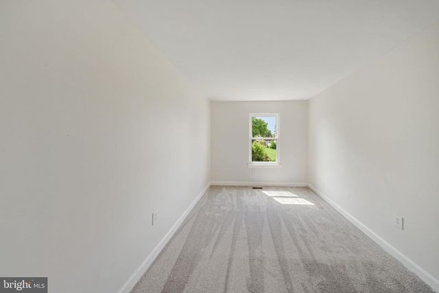 907 BARNABY ST SE, Washington, DC 20032