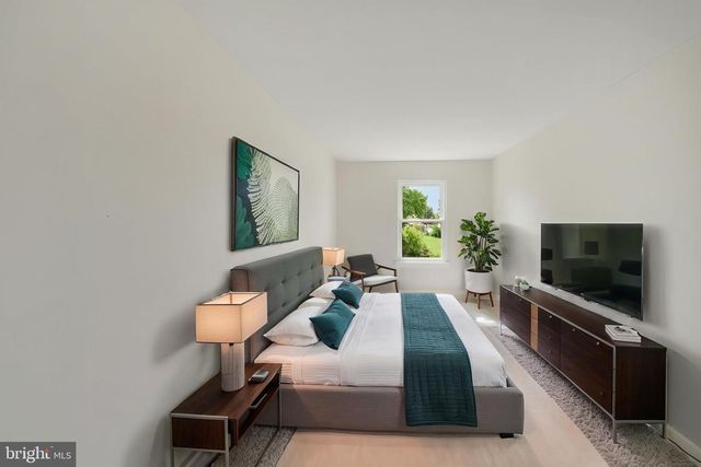 907 BARNABY ST SE, Washington, DC 20032