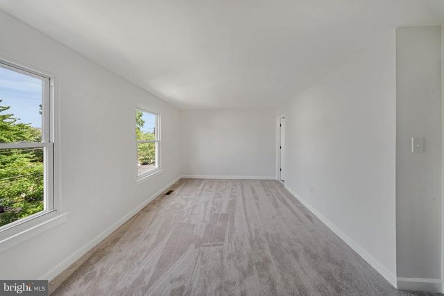 907 BARNABY ST SE, Washington, DC 20032