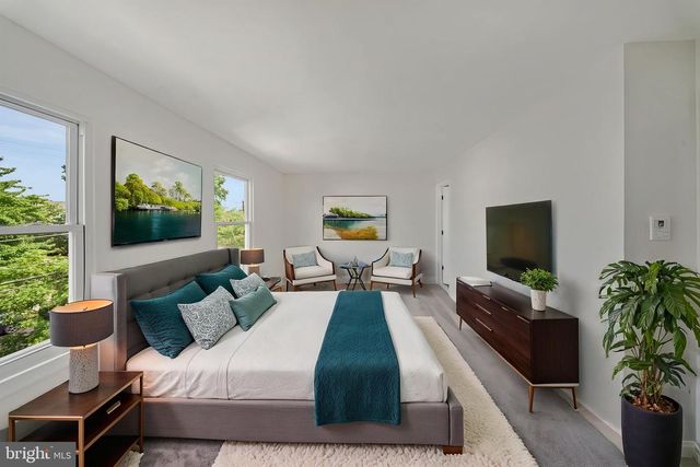 907 BARNABY ST SE, Washington, DC 20032