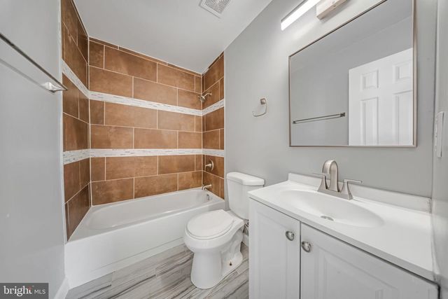 907 BARNABY ST SE, Washington, DC 20032