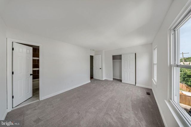 907 BARNABY ST SE, Washington, DC 20032