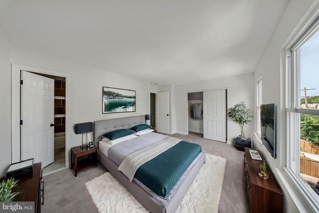 907 BARNABY ST SE, Washington, DC 20032