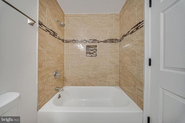 907 BARNABY ST SE, Washington, DC 20032