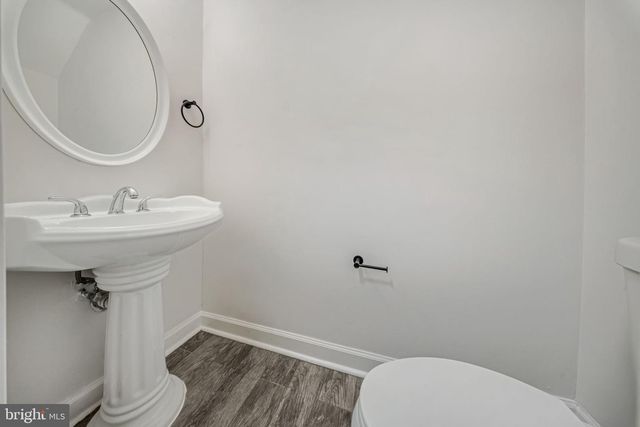 907 BARNABY ST SE, Washington, DC 20032