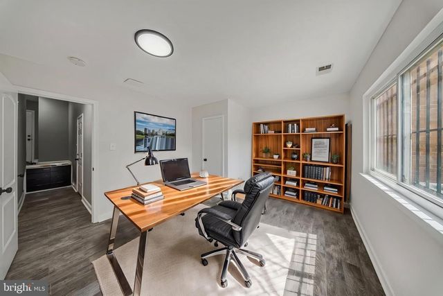 907 BARNABY ST SE, Washington, DC 20032