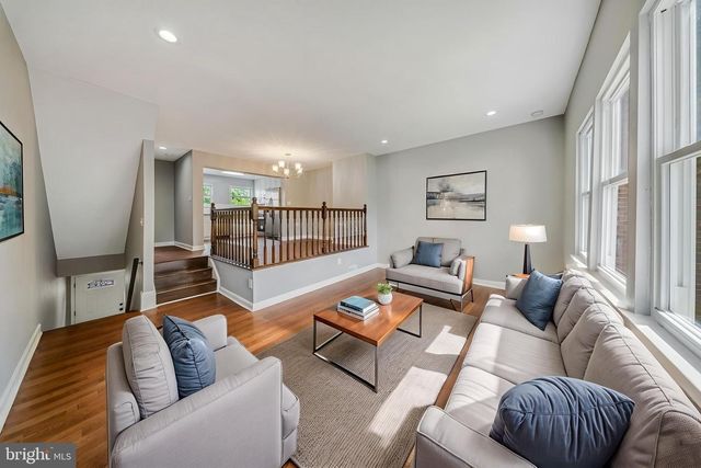 907 BARNABY ST SE, Washington, DC 20032