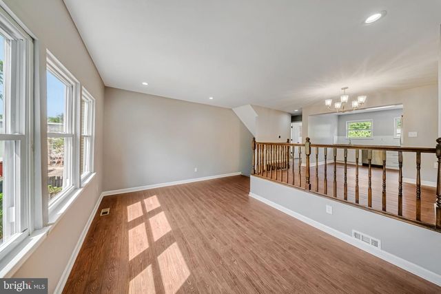 907 BARNABY ST SE, Washington, DC 20032