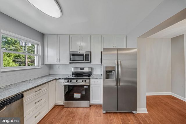 907 BARNABY ST SE, Washington, DC 20032